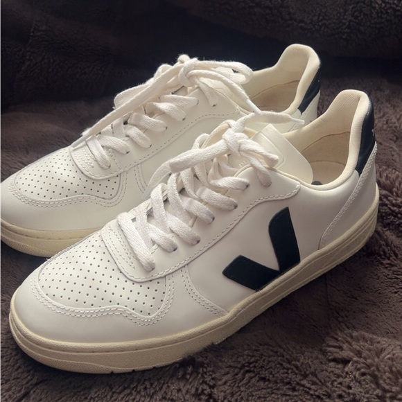 Veja Women's White and Black Sneakers - Picture 6 of 9